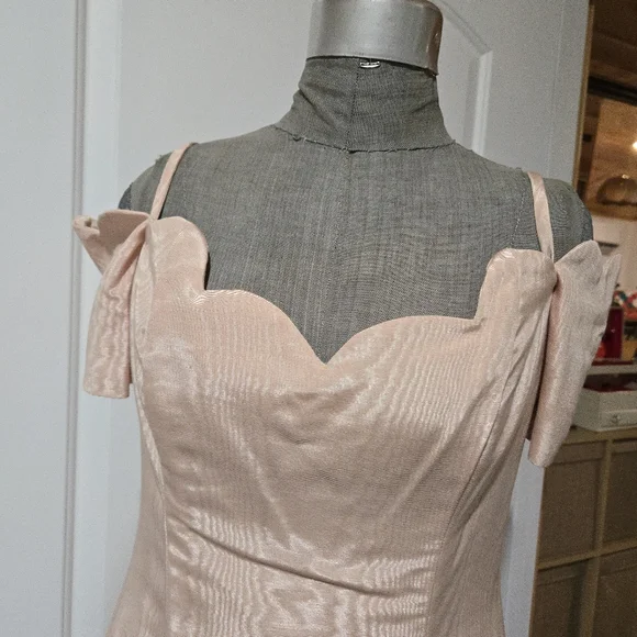 Vintage 1980s Karen Lucas NIKI Pink Off Shoulder Scalloped Formal Dress, SIZE 12 - Picture 5 of 16